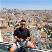 Profesor de gastronomía Peruana enseña a personas de todas las edades a preparar platillos de forma facil y sencilla